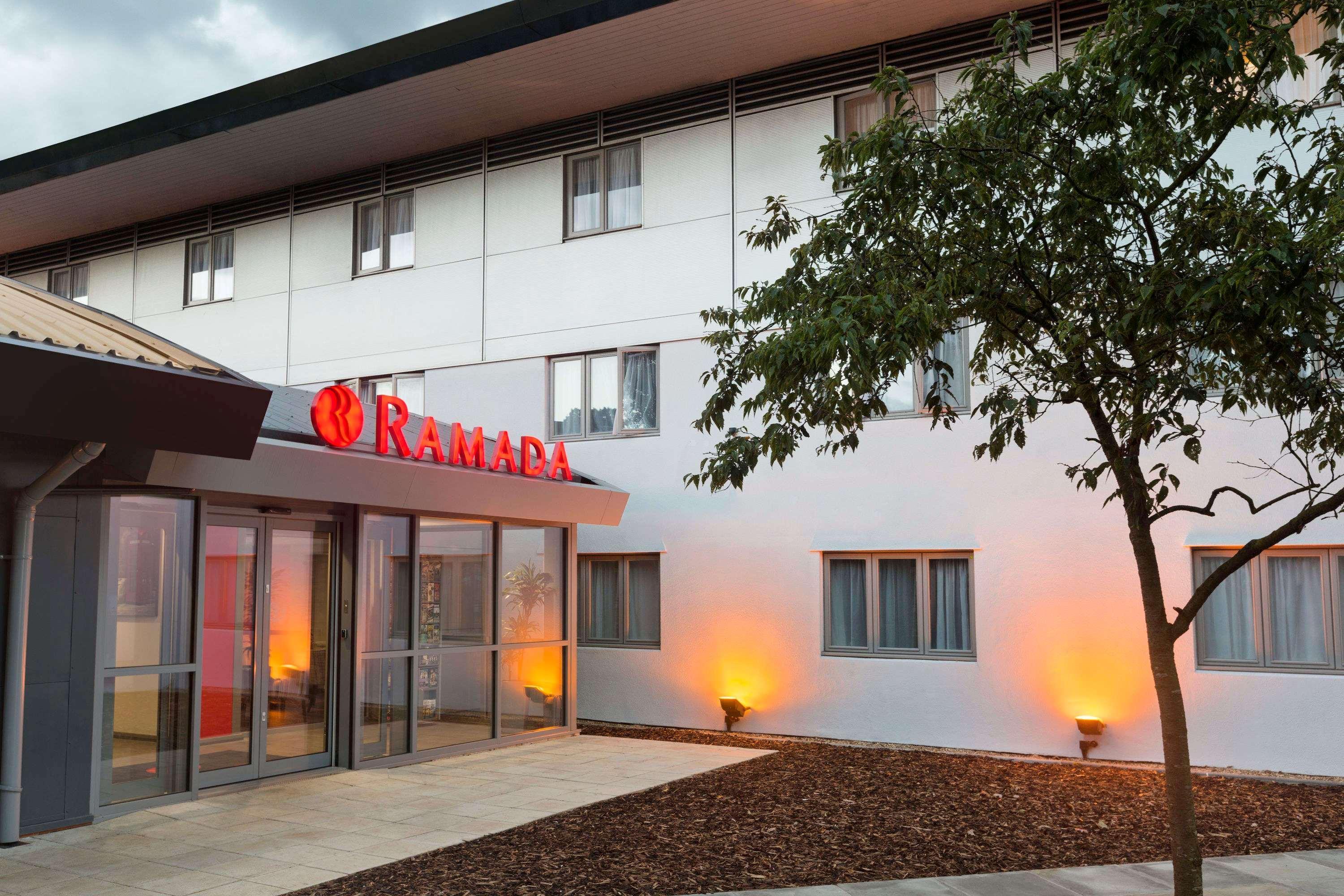 Ramada London South Mimms Hotel Potters Bar Exterior photo