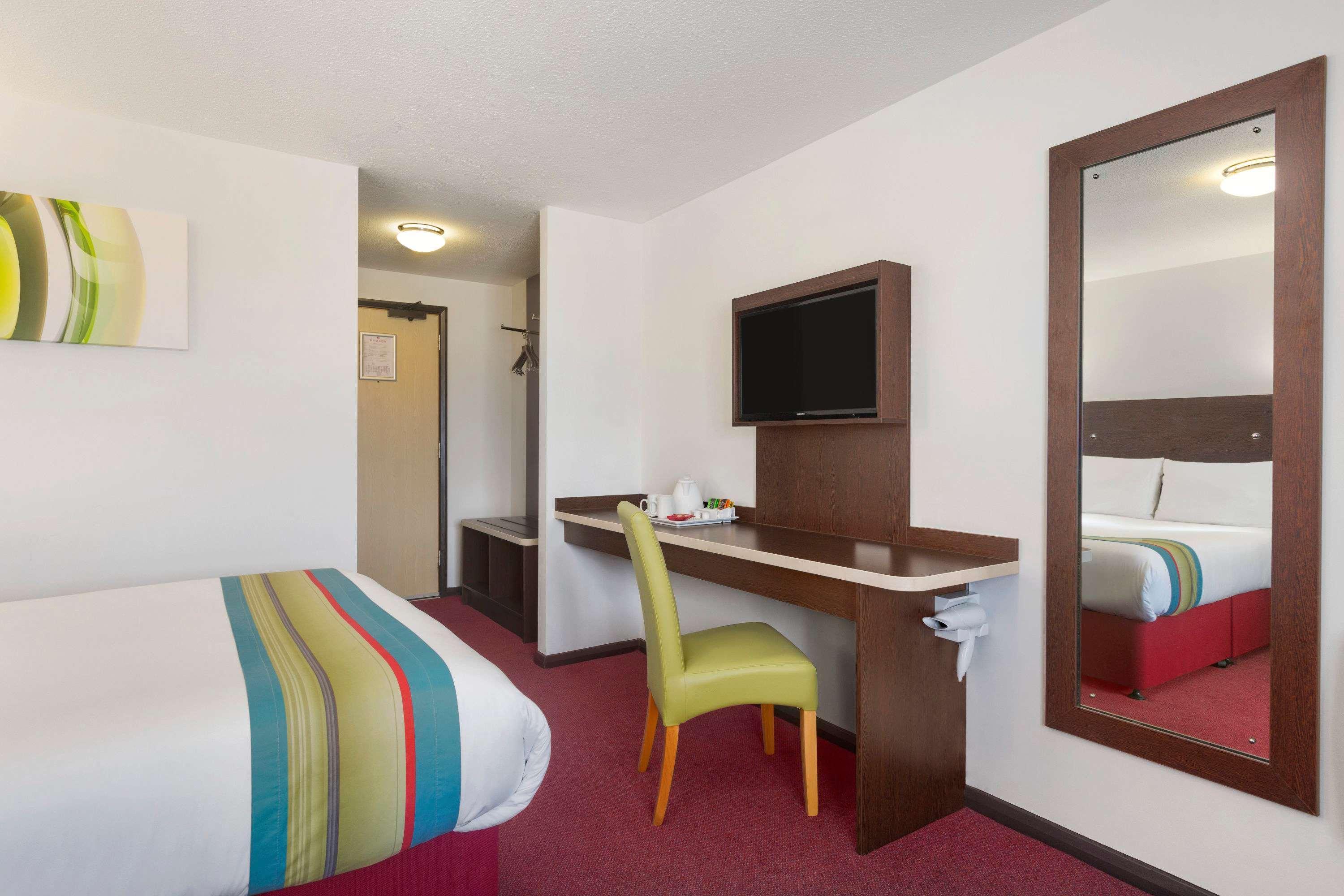 Ramada London South Mimms Hotel Potters Bar Room photo