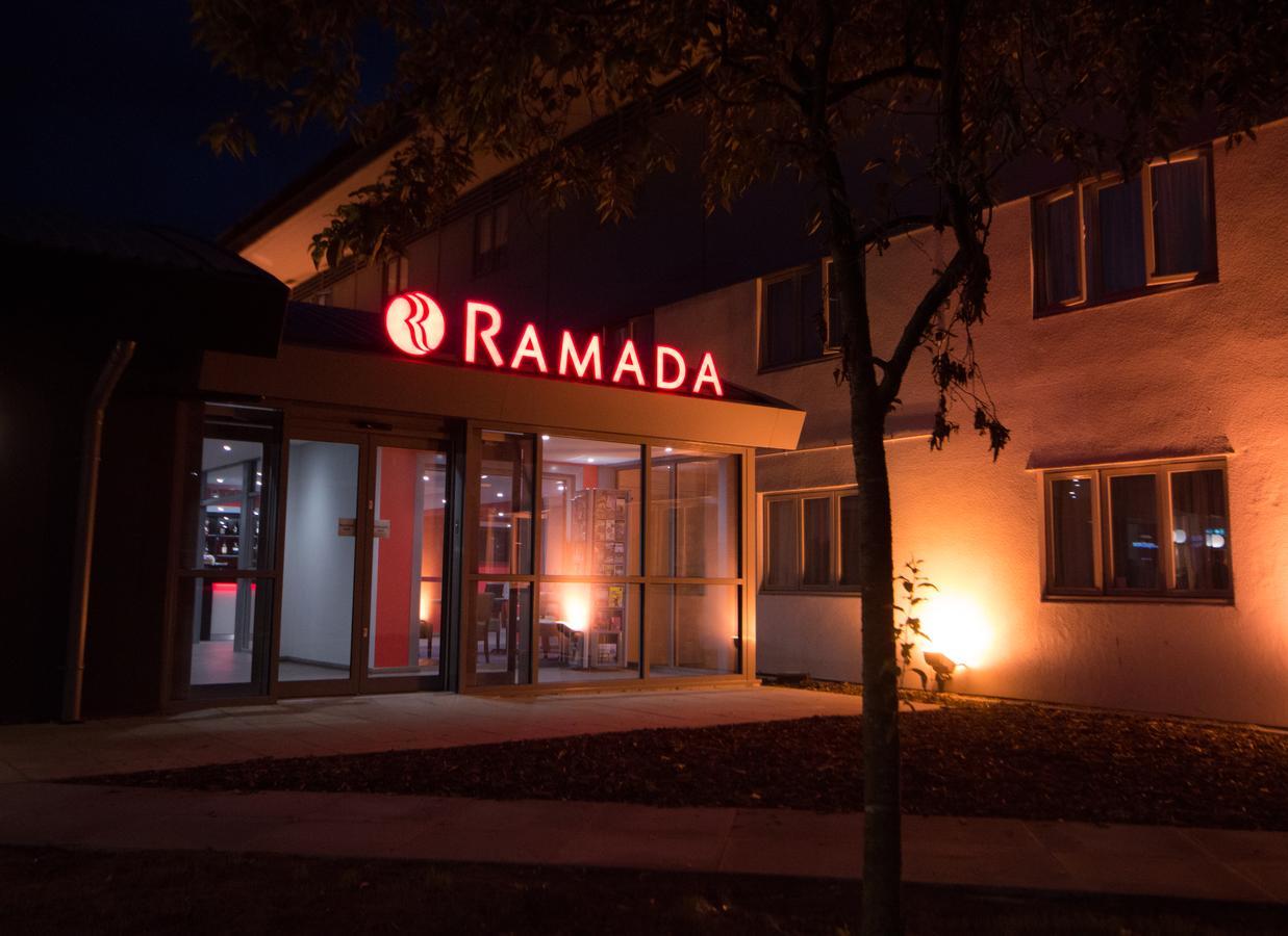 Ramada London South Mimms Hotel Potters Bar Exterior photo